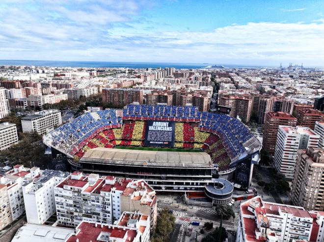 Tifo y Senyera en Mestalla