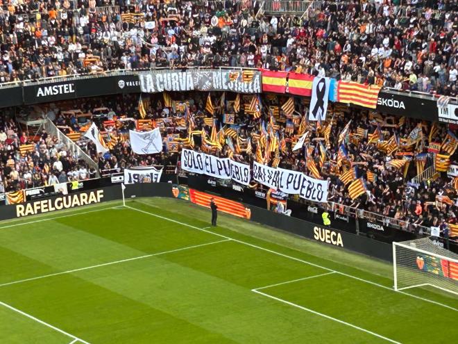 Tifo y Senyera en Mestalla