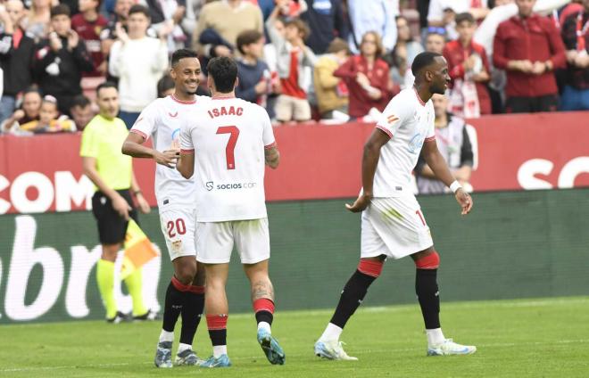 Djibril Sow e Isaac Romero celebran el gol que fabricaron entre los dos (Foto: Kiko Hurtado).