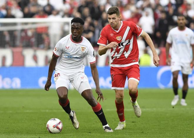 Sambi Lokonga, en el último Sevilla - Rayo (Foto: Kiko Hurtado). 