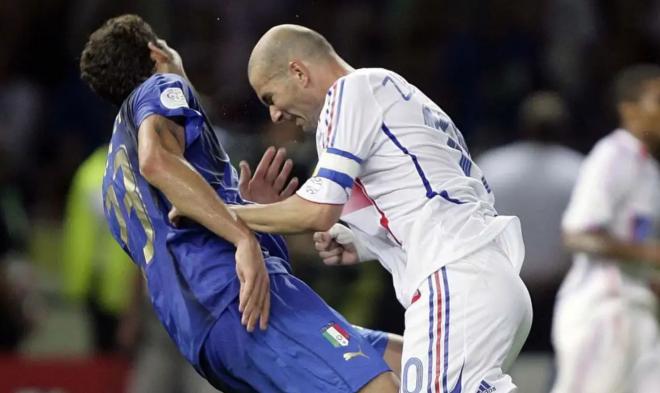 El cabezazo de Zinedine Zidane a Marco Materazzi en la final del Mundial 2006.