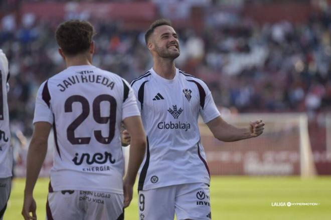 Higinio Marín celebra su gol en el Albacete-Tenerife (Foto: LALIGA).