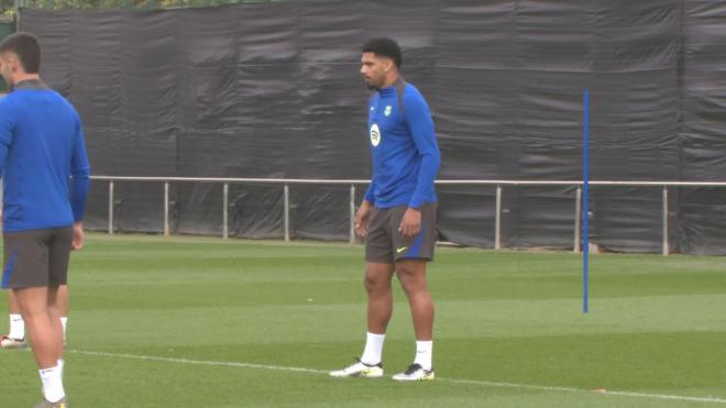 Ronald Araujo, en el entrenamiento del FC Barcelona