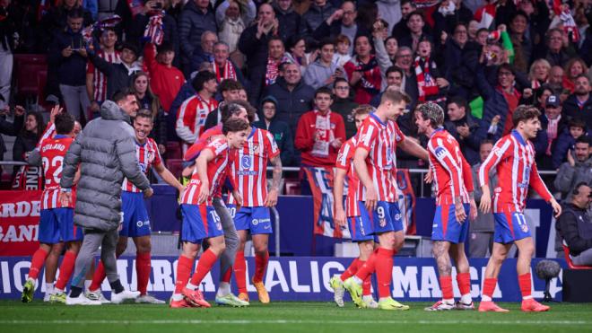 Los jugadores del Atlético de Madrid ante el Alavés (Fuente: Cordon Press)