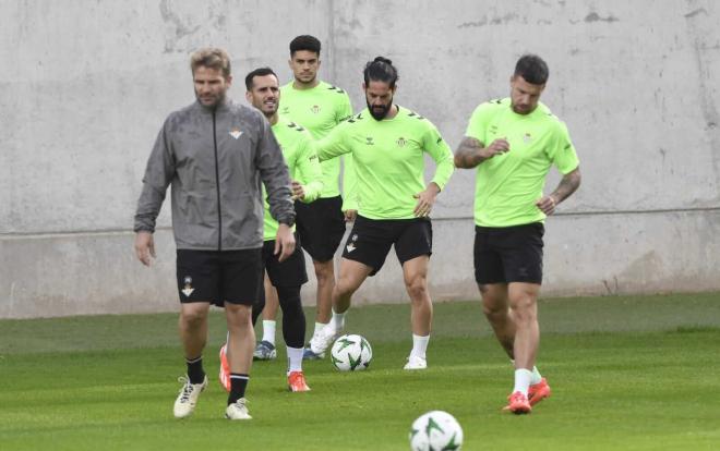 Isco Alarcón vuelve a trabajar con el grupo (Foto: Kiko Hurtado).