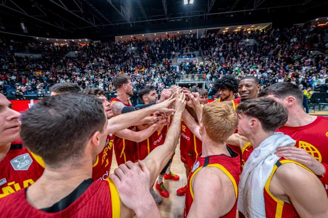 La Selección Española de Baloncesto celebra el triunfo ante Eslovaquia (Foto: Cordon Press).