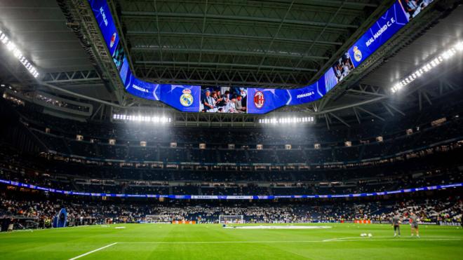 El estadio Santiago Bernabéu, en un partido de Champions (Cordon Press)