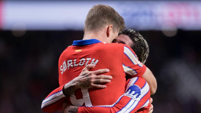 Alexander Sorloth y De Paul celebrando un gol ante el Alavés (Fuente: Cordon Press)