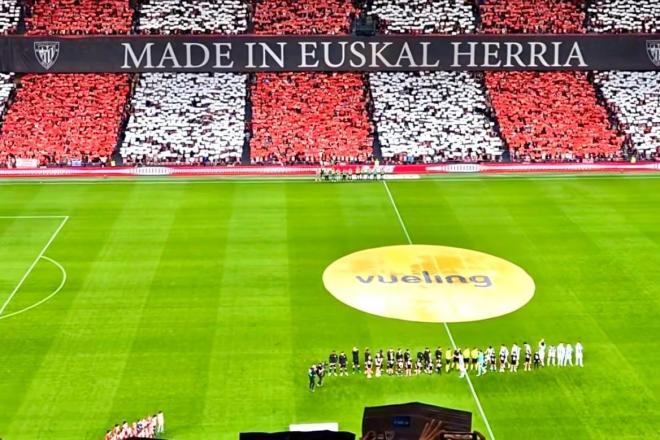 Mosaico en la grada en el derbi ante la Real Sociedad en San Mamés (Foto: Athletic Club).