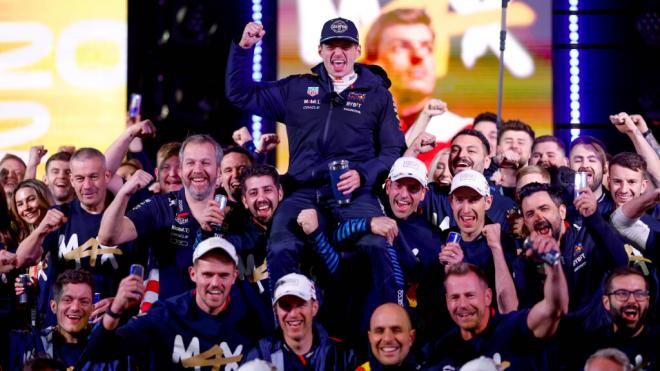 Max Verstappen celebra su cuarto título Mundial con su equipo (Fuente: Cordon Press)