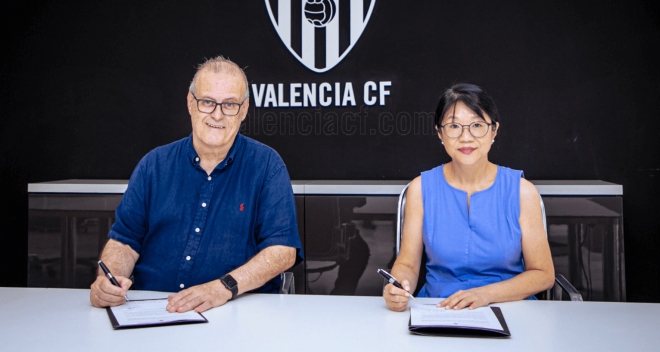 Federico Sagreras y Layhoon Chan; presidente de la Agrupación de Peñas y del Valencia CF