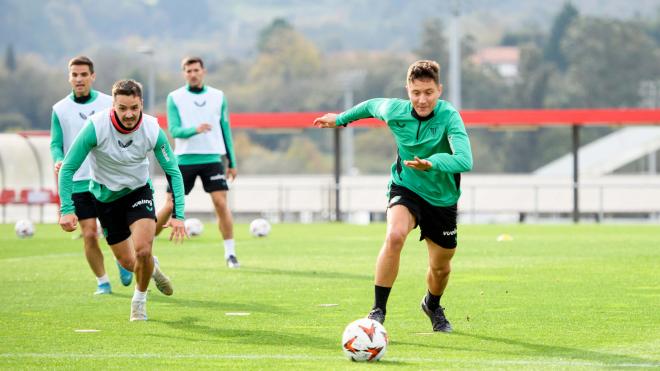 Ander Herrera se aplica en el partidillo de Lezama (Foto: Athletic Club).