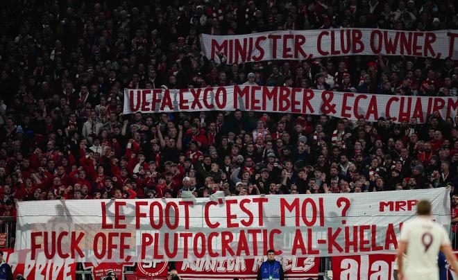 Pancarta de la afición del Bayern contra Nasser Al-Khelaïfi (Foto: Ulrik Pedersen/CordonPress). 