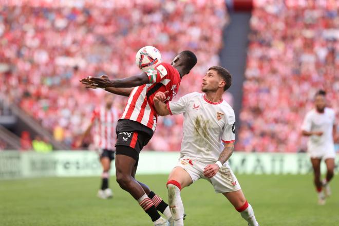 José Ángel Carmona, jugando con el Sevilla (Foto: Cordon Press).