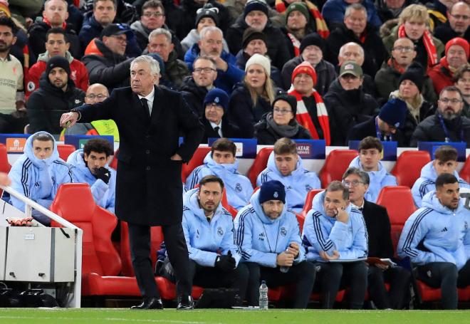 Carlo Ancelotti en Anfield (Cordon Press)