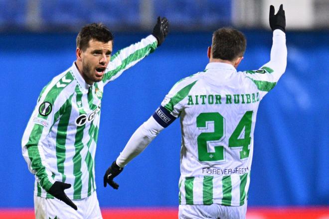 Giovani Lo Celso y Aitor Ruibal (Foto: Cordonpress).