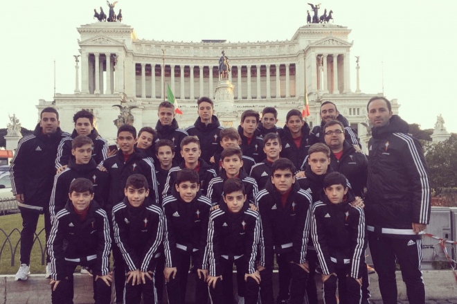 Los jugadores del año 2003 en un torneo en Roma de niños (Foto: RC Celta).