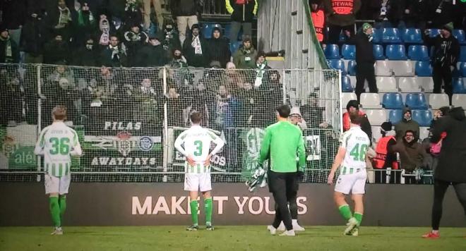 Los jugadores del Betis tras el partido.