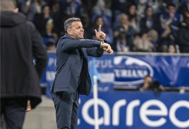 Javi Calleja, durante el Oviedo-Huesca (Foto: LaLiga).