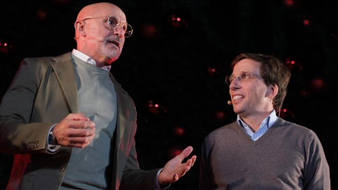 Luis de la Fuente con Martínez-Almeida (Cordon Press)