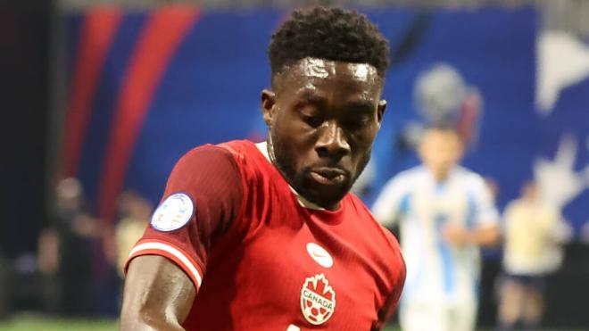 Alphonso Davies en un partido con el Bayern (Cordon Press)