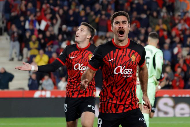 Abdón Prats celebra su gol en el Mallorca-Valencia (FOTO: EFE).