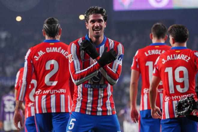 Rodrigo de Paul celebra un gol del Atlético en Valladolid (Foto: EFE).