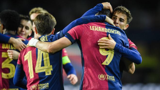 Lewandowski, Gavi y Pablo Torre celebran un gol del FC Barcelona (Cordon Press)