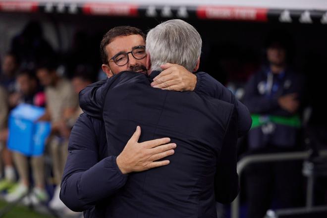 Bordalás abraza a Ancelotti en el Real Madrid-Getafe (FOTO: Cordón Press).