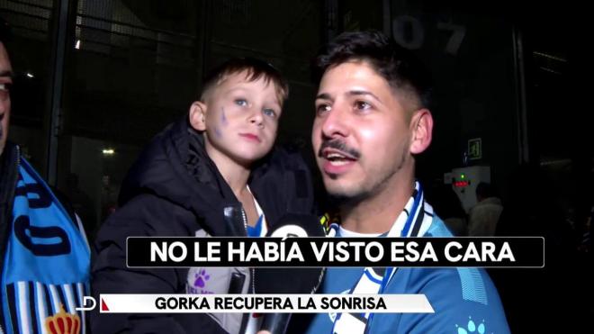 Gorka junto a su padre en el partido del Espanyol (ElDesmarque)