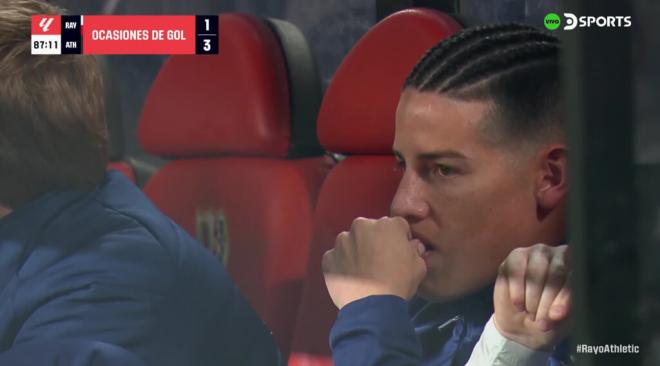 La cara de James Rodríguez en el banquillo durante el Rayo - Athletic.