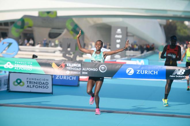 Megertu Alemu gana la Maratón Valencia 2024