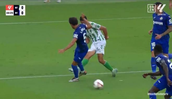 El penalti que no pitaron en el Betis-Getafe.