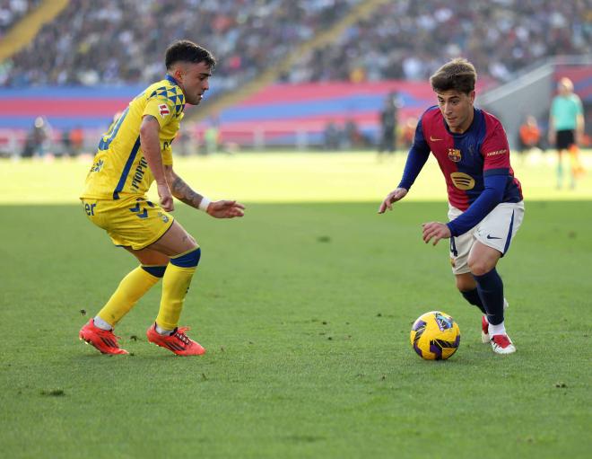 Moleiro y Pablo Torre, en el Barça-Las Palmas (FOTO: Cordón Press).