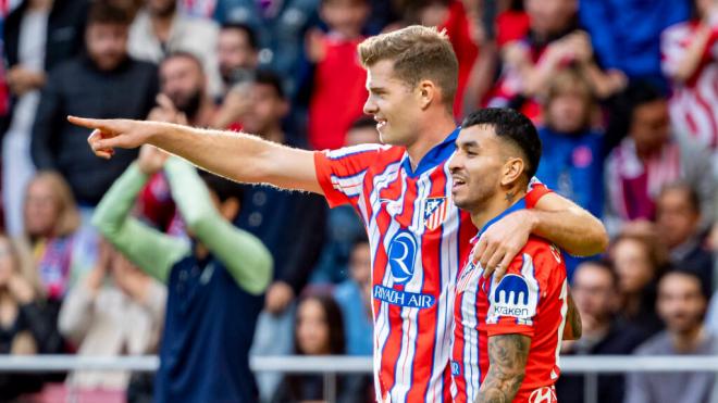 Sorloth y Ángel Correa celebran un gol (Cordon Press)