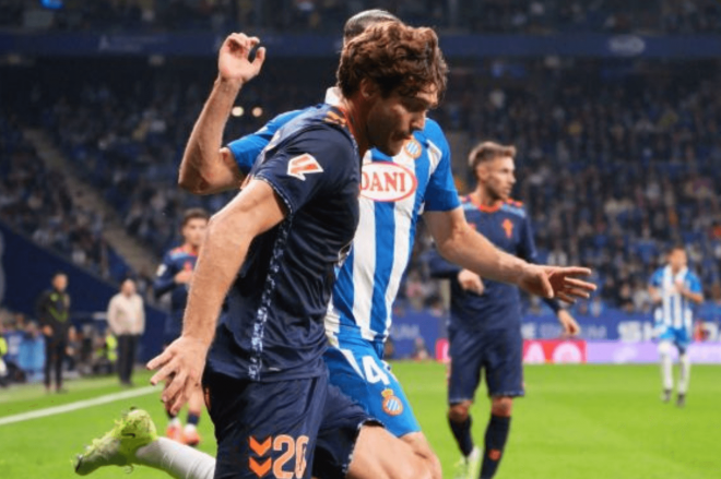 Marcos Alonso en el RCD Stadium (Foto: LaLiga).