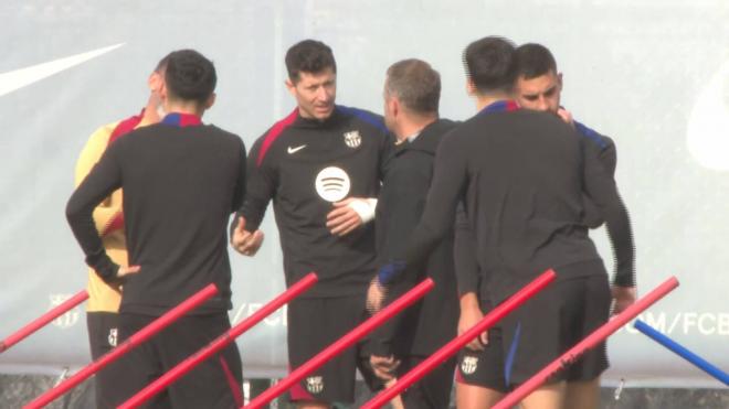 Hansi Flick, con Robert Lewandowski en el entrenamiento (ElDesmarque)