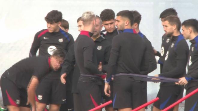 Hansi Flick, con Dani Olmo en el entrenamiento (ElDesmarque)