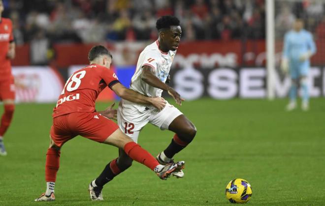 Sambi Lokonga, en el Sevilla-Osasuna (Foto: Kiko Hurtado).