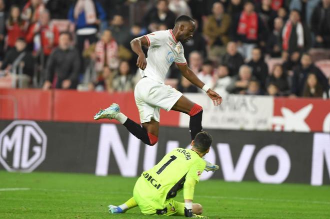 Dodi Lukebakio, ante Osasuna (Foto: Kiko Hurtado).