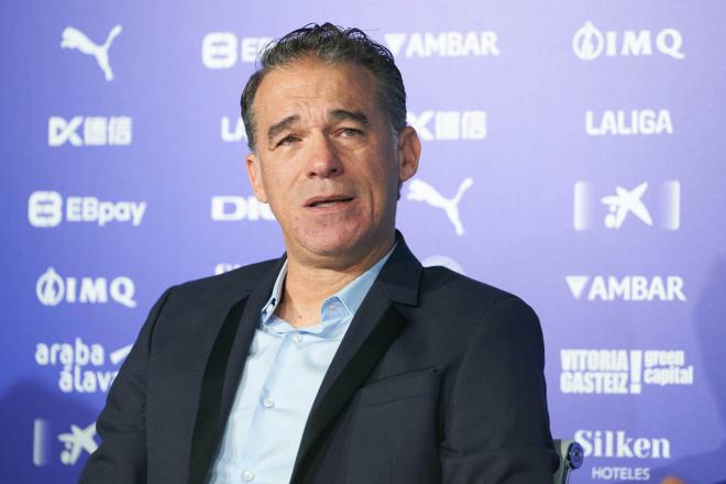 García Plaza, en la rueda de prensa de despedida del Alavés (FOTO: EFE).