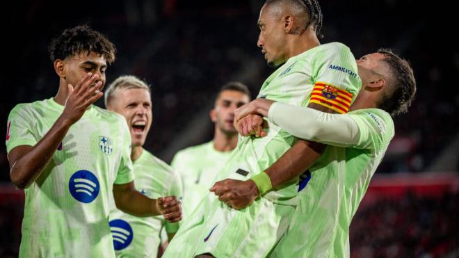 Lamine Yamal celebra el gol de Raphinha en el Mallorca-Barcelona (foto: Cordon Press).