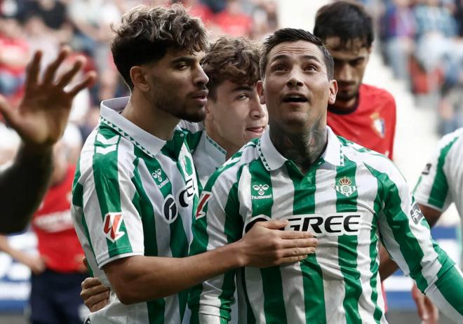 El Chimy Ávila, celebrando su gol ante Osasuna (Foto: EFE).