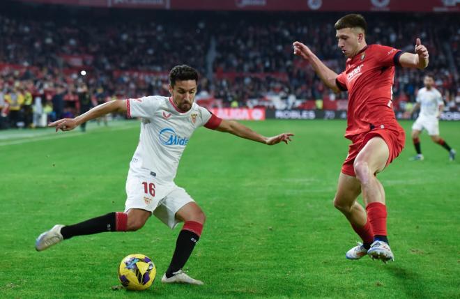 Jesús Navas, ante Osasuna (Foto: Kiko Hurtado).