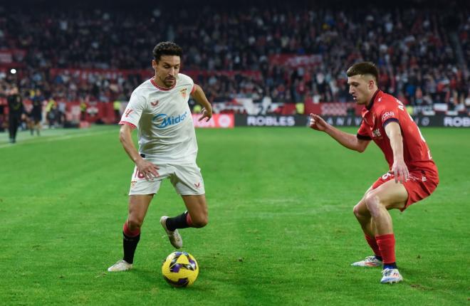 Jesús Navas, ante Osasuna (Foto: Kiko Hurtado).