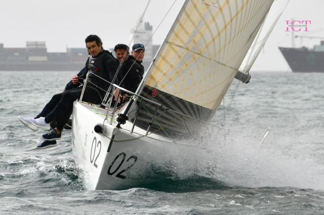 El monotipo ‘Península’, en el Circuito Alcaidesa Marina de J/80 de vela.