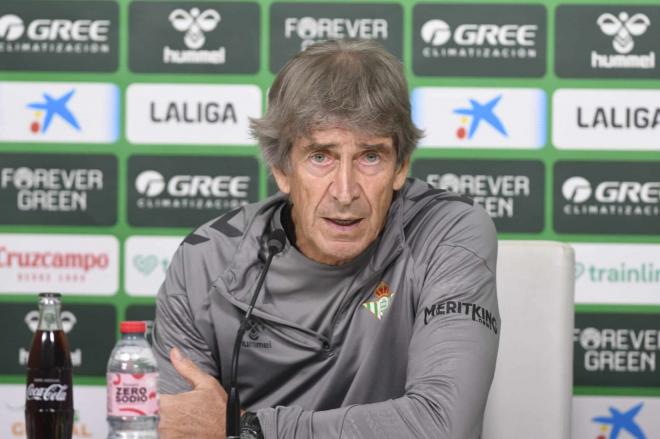 Manuel Pellegrini, en sala de prensa (Foto: Kiko Hurtado).