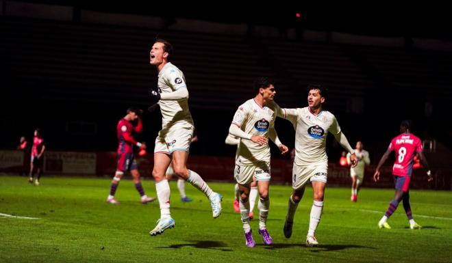 Latasa celebra su gol en Ávila (Foto: Real Valladolid).