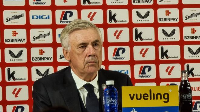 Carlo Ancelotti en la sala de prensa de San Mamés