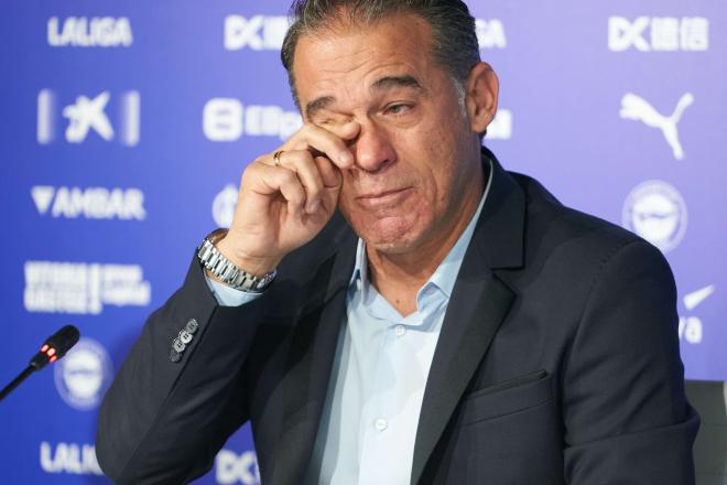 Luis García Plaza, el día de su despedida de Alavés (Foto: EFE).